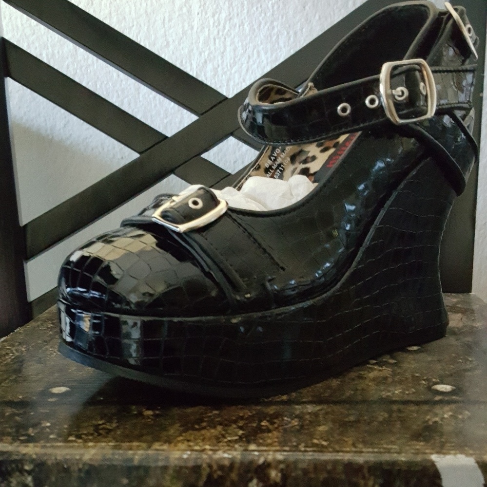 DEMONIA BRAND Black Croc Platforms !